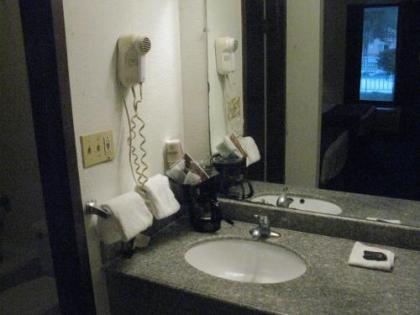 Americas Best Value Inn Port Lavaca - image 12