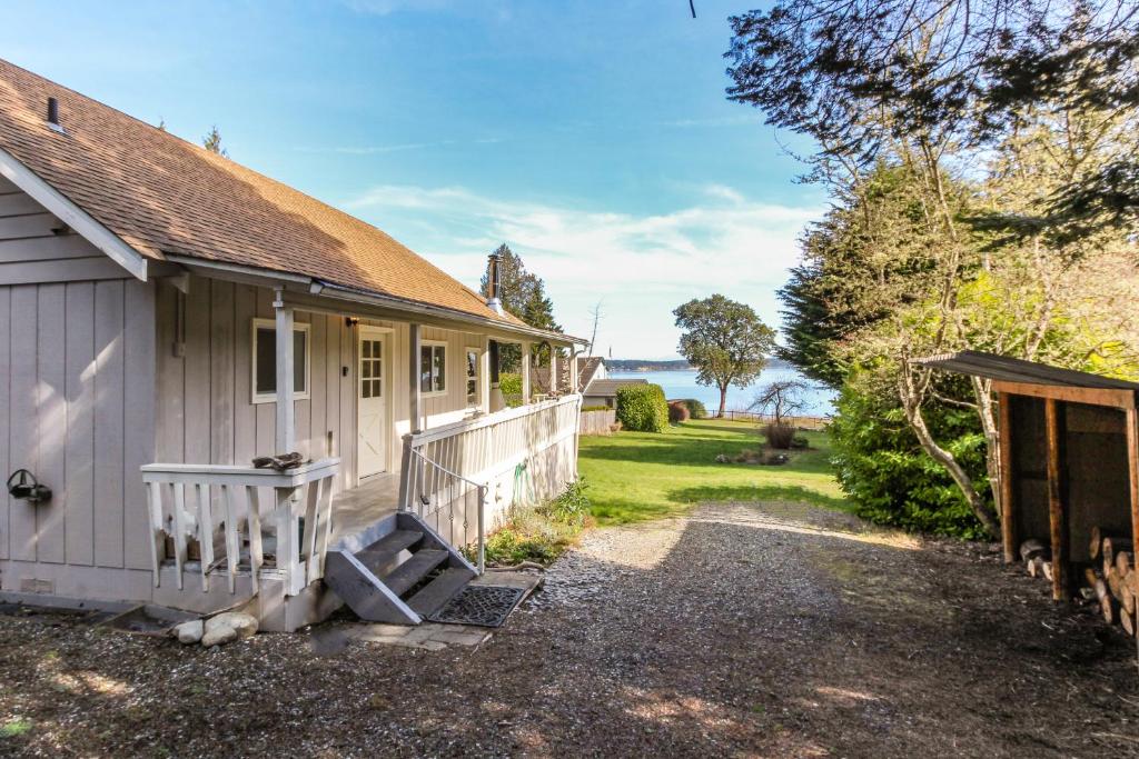 Peaceful Port Ludlow Escape - image 5