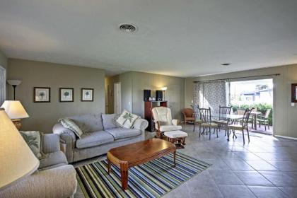 Pet-Friendly Daytona Beach Home Walk to the Ocean - image 7