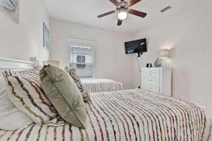 3 Bed 4 Bath Vacation home in Barefoot Cottages - Port St. Joe - image 5