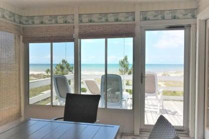 This 3 bedroom 2 Bath home sleeps 6 has everything you need for your vacation! - image 12