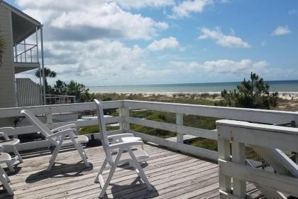 This 3 bedroom 2 Bath home sleeps 6 has everything you need for your vacation! - image 13