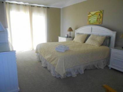 This 3 bedroom 2 Bath home sleeps 6 has everything you need for your vacation! - image 6