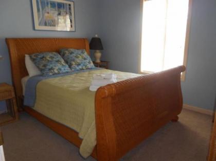 This 3 bedroom 2 Bath home sleeps 6 has everything you need for your vacation! - image 8