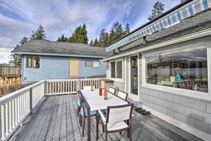 Idyllic Waterfront Cottage with Beach and Sunset Views! - image 6