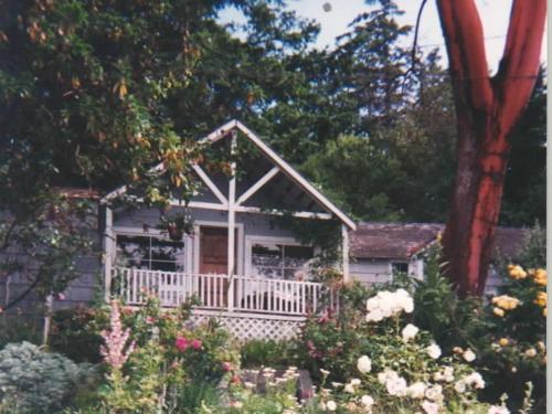 Bay Cottage - image 2