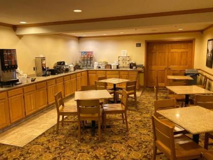 Country Inn & Suites by Radisson Port Washington WI - image 15