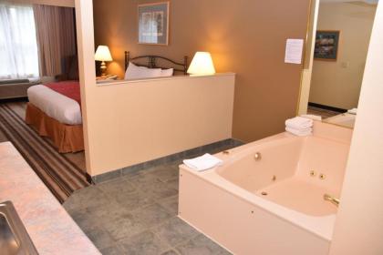 Country Inn & Suites by Radisson Port Washington WI - image 7