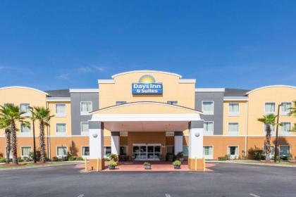 Days Inn & Suites by Wyndham Savannah North I-95 - image 1