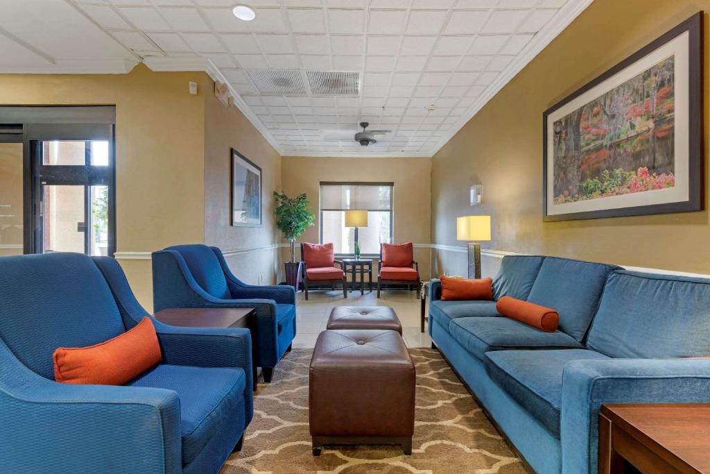 Comfort Suites Savannah North - image 5