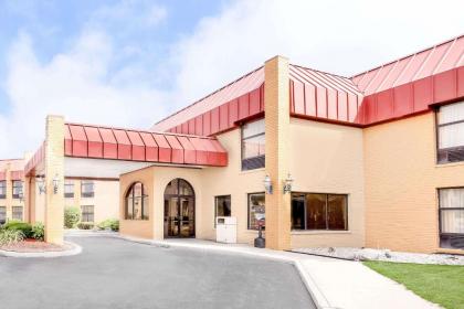 Days Inn  Suites by Wyndham Kalamazoo Portage