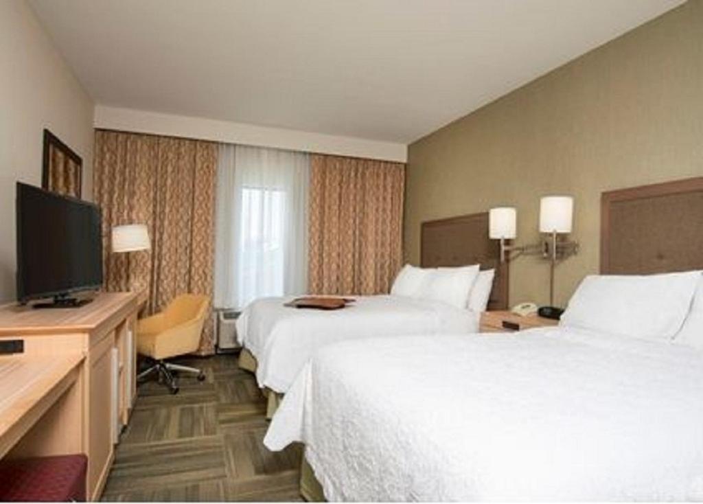 Hampton Inn Kalamazoo - image 2