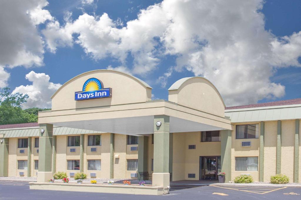 Days Inn by Wyndham Portage - main image