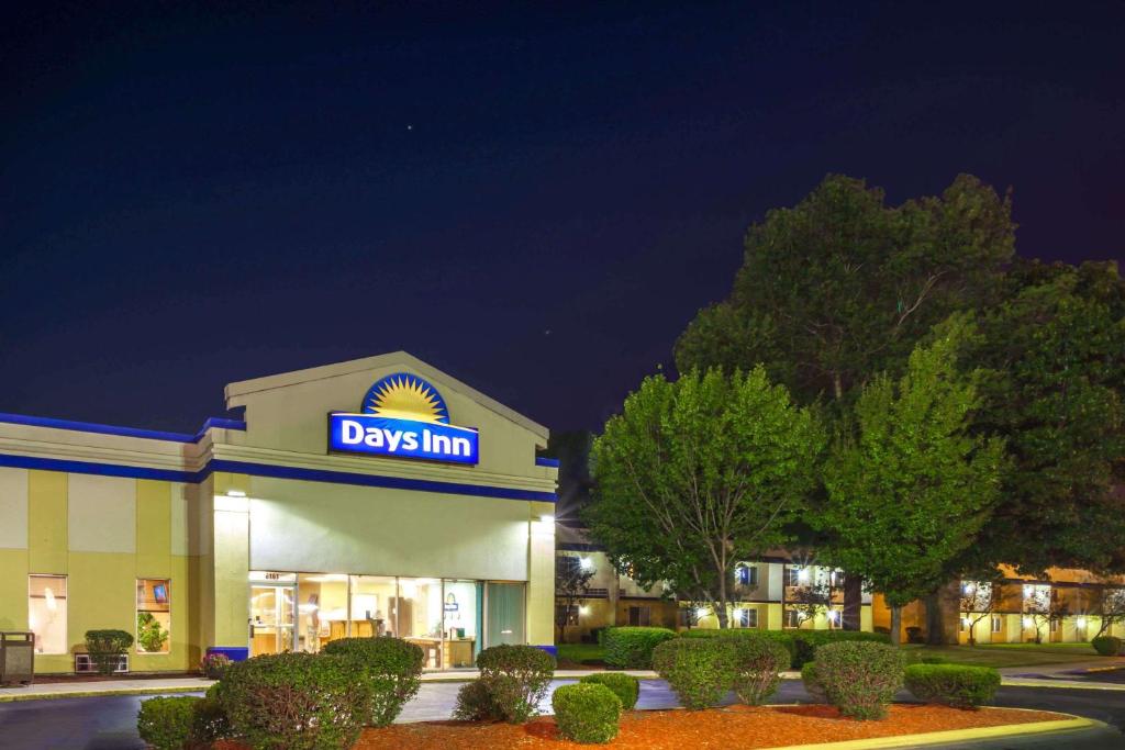 Days Inn by Wyndham Portage - image 5