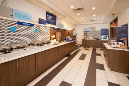 Holiday Inn Express & Suites - Portage an IHG Hotel - image 10