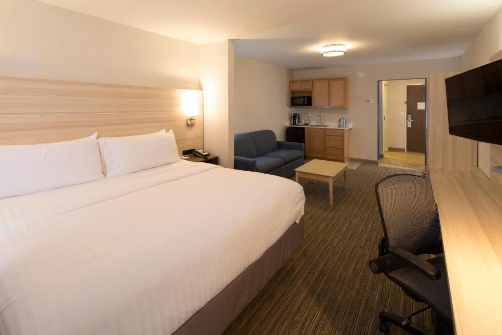 Holiday Inn Express & Suites - Portage an IHG Hotel - image 2