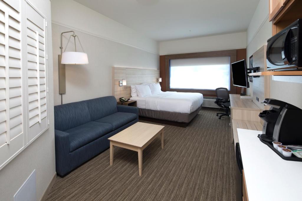 Holiday Inn Express & Suites - Portage an IHG Hotel - image 3