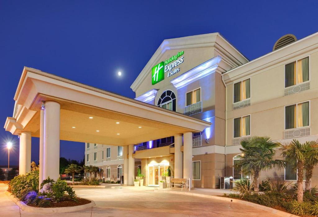 Holiday Inn Express Porterville an IHG Hotel - main image