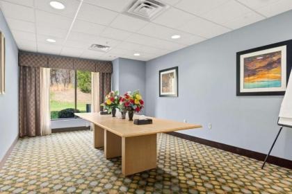 SureStay Plus Hotel By Best Western Portland Route 52 West - image 15