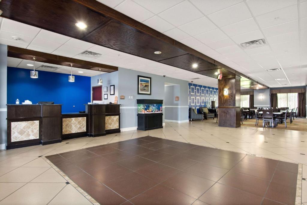 SureStay Plus Hotel By Best Western Portland Route 52 West - image 7