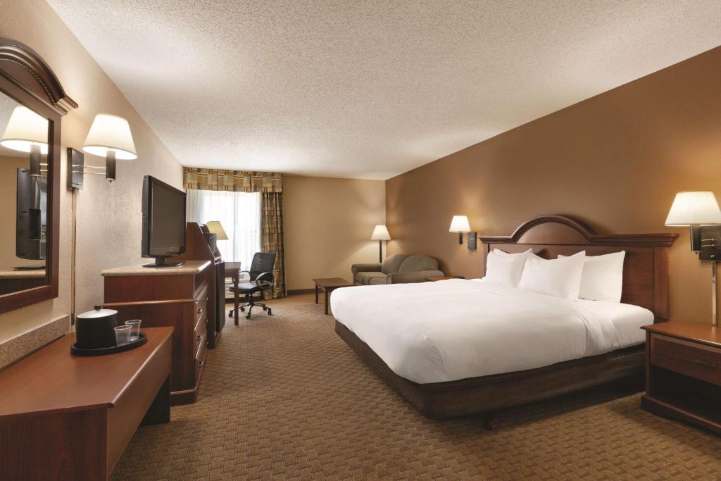 Country Inn & Suites by Radisson Portland TX - image 3