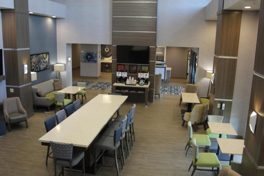 Hampton Inn & Suites By Hilton-Corpus Christi PortlandTx - image 4