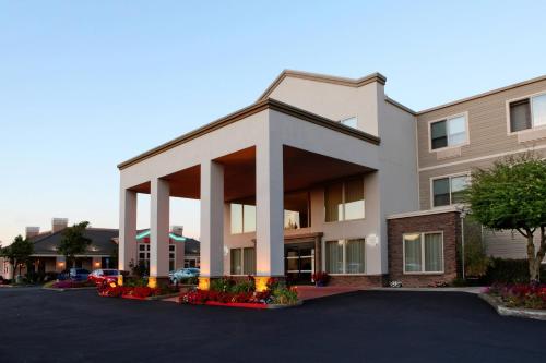 Four Points by Sheraton Portland East - main image