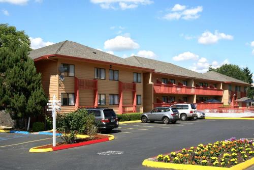 Howard Johnson by Wyndham Portland Airport - main image