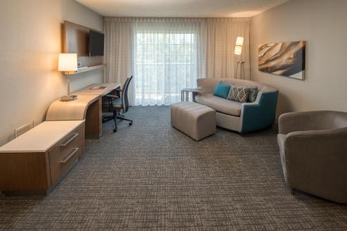 Courtyard by Marriott Portland North - image 4