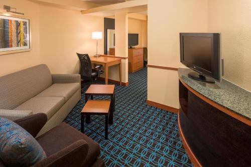 Fairfield Inn & Suites by Marriott Portland North - image 2