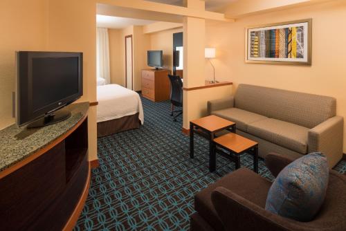 Fairfield Inn & Suites by Marriott Portland North - image 4