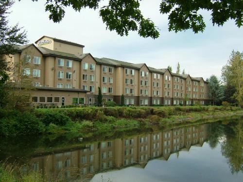 Radisson Hotel Portland Airport - image 2