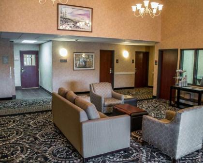 Comfort Suites Southwest - image 5