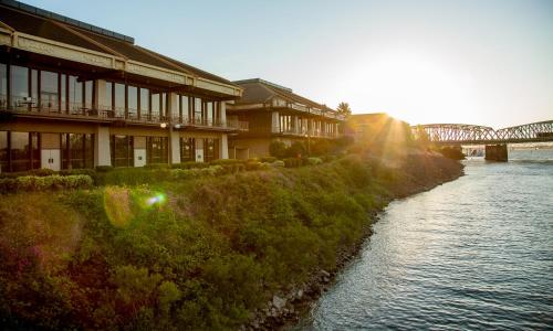 Red Lion Hotel on the River Jantzen Beach Portland - main image