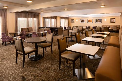 Red Lion Hotel Portland Airport - image 4