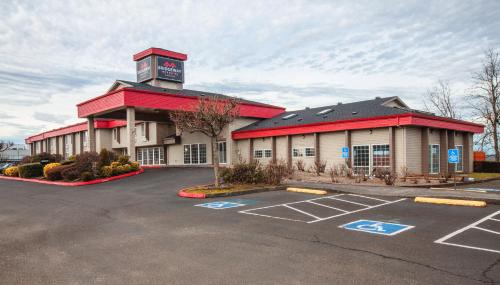 Bridgeway Inn & Suites - Portland Airport - image 3