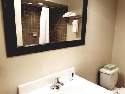 Rodeway Inn & Suites Portland - Jantzen Beach - image 5