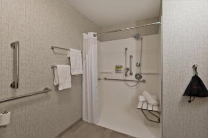 Holiday Inn Express & Suites - Portland Airport - Cascade Stn an IHG Hotel - image 2