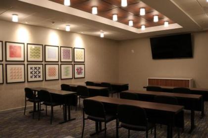 Holiday Inn Express & Suites - Portland Airport - Cascade Stn an IHG Hotel - image 4