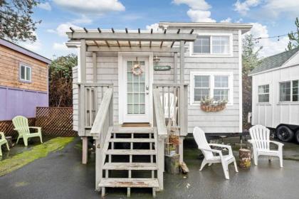 Tiny Digs Beach House - image 15