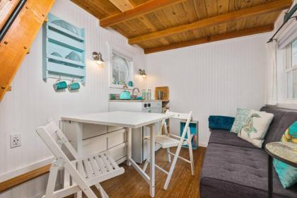 Tiny Digs Beach House - image 5