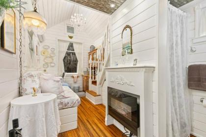 Tiny Digs Cottage House - image 8