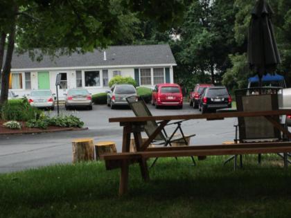 Founder's Brook Motel and Suites - image 3