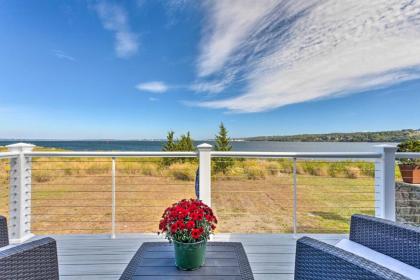 Coastal Portsmouth Home with Bay Access Near Newport - image 14