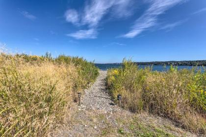 Coastal Portsmouth Home with Bay Access Near Newport - image 15