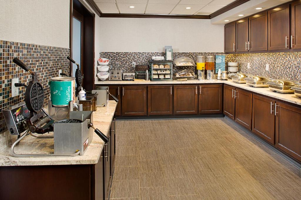 Homewood Suites by Hilton Portsmouth - image 6