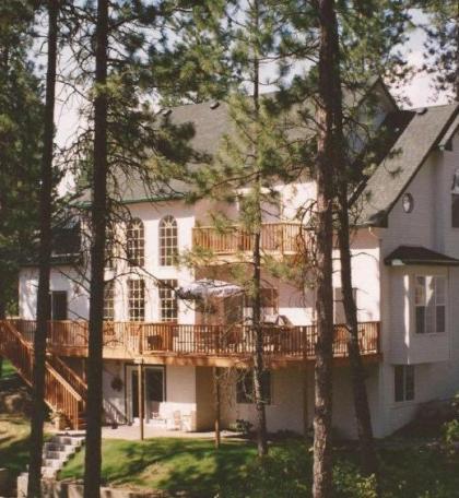 River Cove Elegant Waterfront Bed  Breakfast Idaho