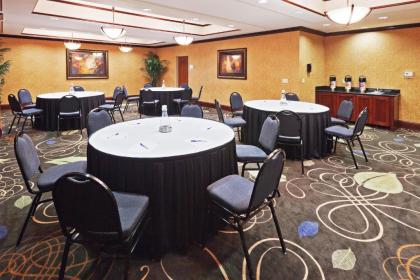 Holiday Inn Express & Suites Poteau an IHG Hotel - image 8