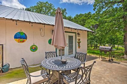 Lake Texoma Cabin - 1 Mi to Park and Boat Ramp - image 3