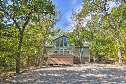 Pottsboro Cabin with Deck - 1 Mile to Lake Texoma! - image 13